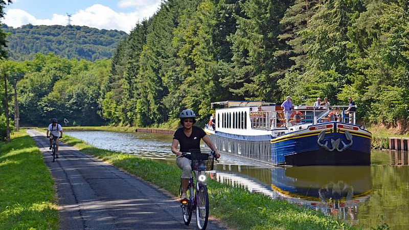 Bike & Barge Cruise. Be as adventurous as you like. Cycle the towpath or bike along the countryside visiting small villages along the way.