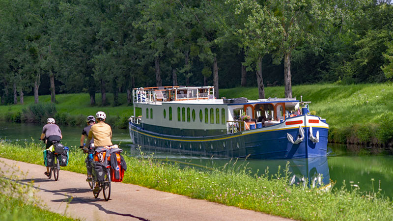 French Hotel Barge Kir Royale offers barging cruises in the Champagne region of France