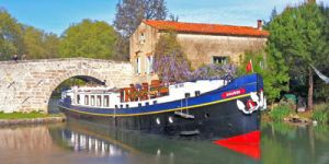 Hotel Barge Anjodi barge cruises in the Canal du Midi in the south of France