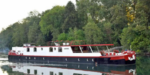 Hotel Barge Aurora offers cruises in the Netherlands (Dutch Tulip cruises) and France