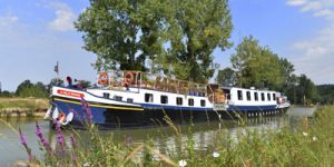 French Hotel Barge La Belle Epoque offers barge cruises in Burgundy France