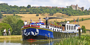 French Hotel Barge Impressionniste offers barging cruises in Burgundy France