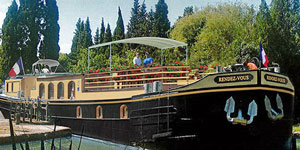French Hotel Barge Rendez-Vous offers barging cruises in Burgundy France
