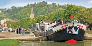 French Hotel Barge Rosa offers barge cruises in southwest France