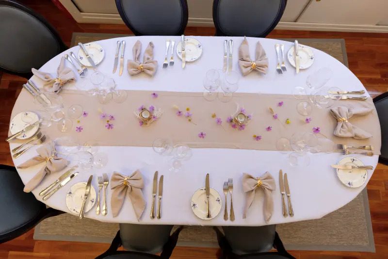 Dining table - French Hotel Barge Anjodi