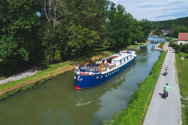 Enjoy Barging in France aboard French Hotel Barge L'Art de Vivre in Burgundy