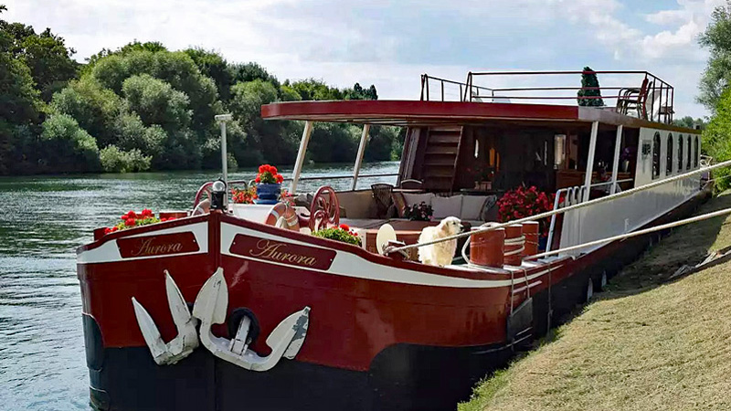 Hotel Barge Aurora moored with Faye