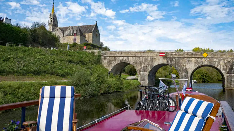French Hotel Barge Nymphea approaching a bridge
