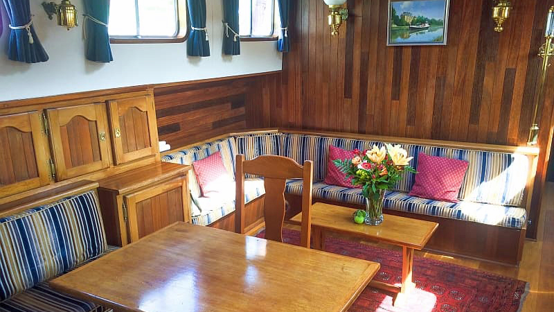 Nymphea salon looking forward