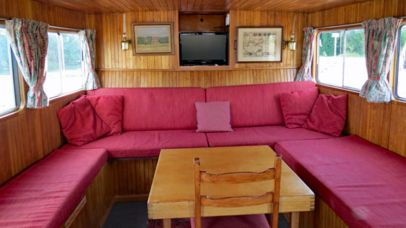 Nymphea upper salon / wheelhouse