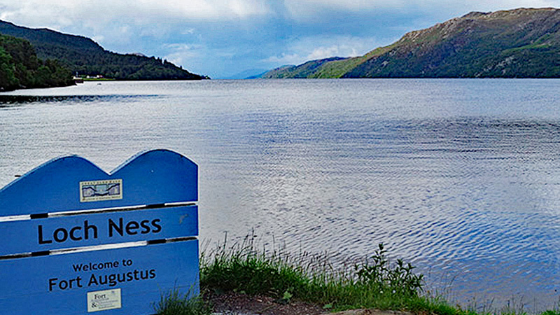 Scotland - Loch Ness - Welcome sign