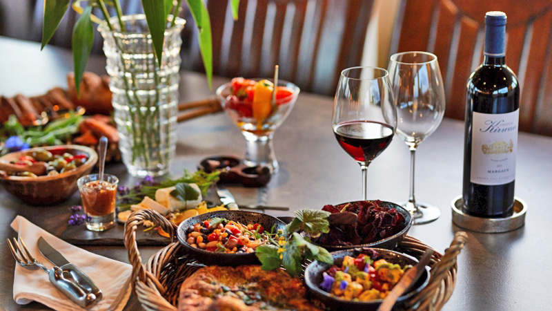 Enjoy some appetizers on Barge Shannon Princess