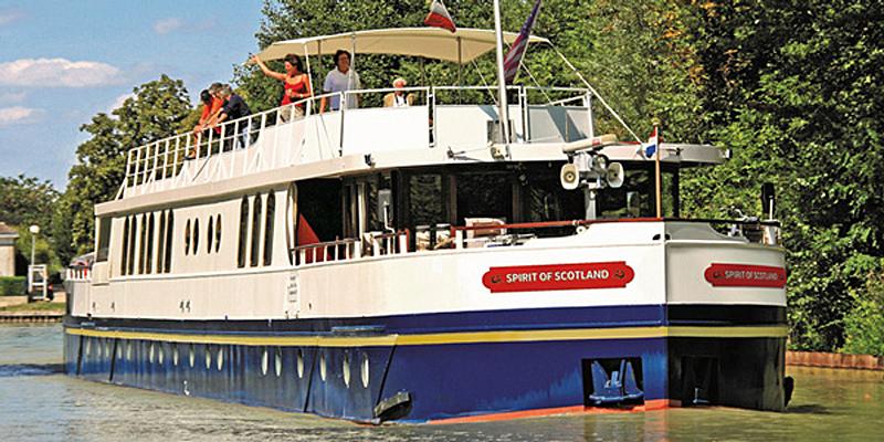 Enjoy a barge cruise in Scotland aboard Hotel Barge Spirit of Scotland