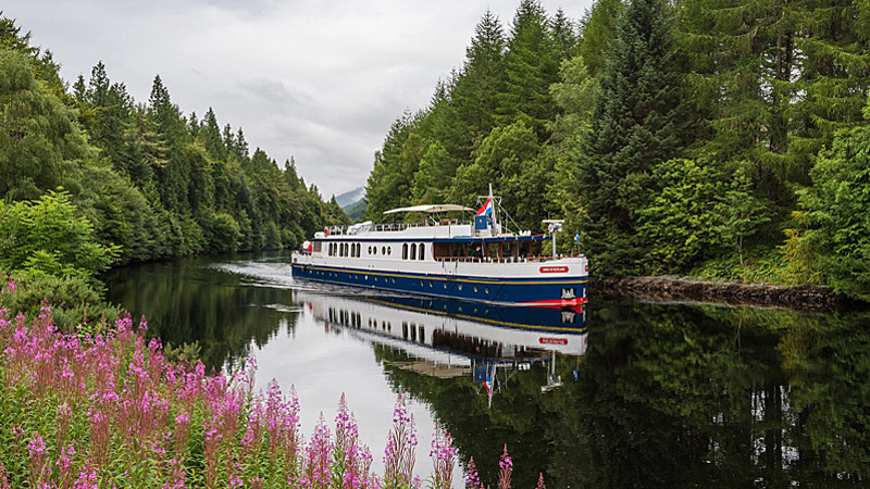 Scottish Hotel Barge Spirit of Scoland Barging in Scotland