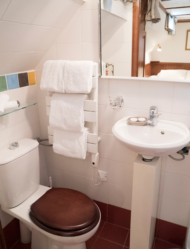 Anjodi - Guest cabin, ensuite private bathroom