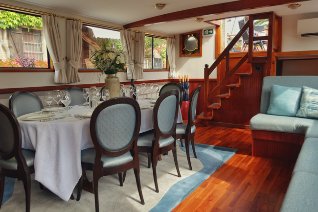 Barge Anjodi: Salon & Dining — Notice the stairs from deck to salon