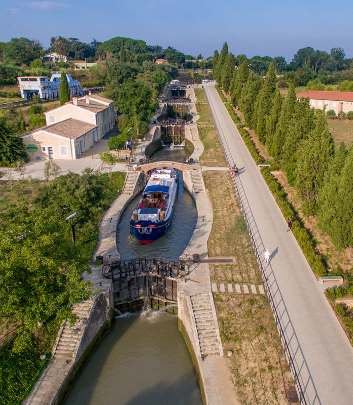 Hotel Barge Anjodi traversing the Fonserannes Lock with its 8 oval chambers and 9 gates