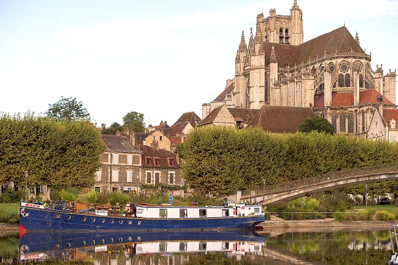 French Hotel Barge l'Art de Vivre moored by the Auxerre Cathedral