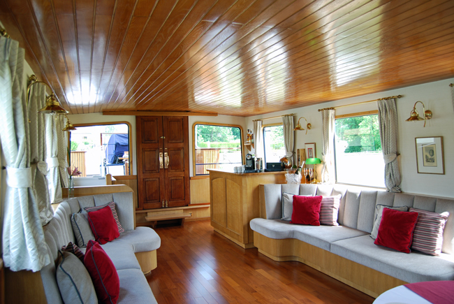 French Hotel Barge L'Impressioniste - Salon - Burgundy France