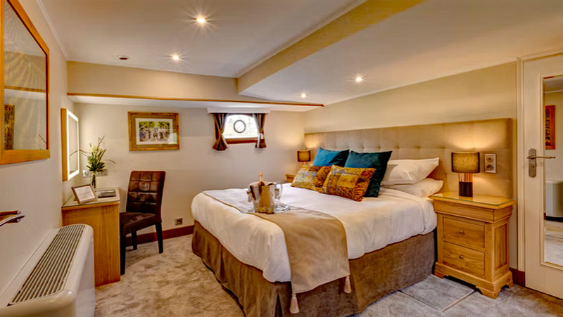 French Hotel Barge Rendez-Vous - Guest cabin. Rendez-Vous accommodates a maximum of 4 guests