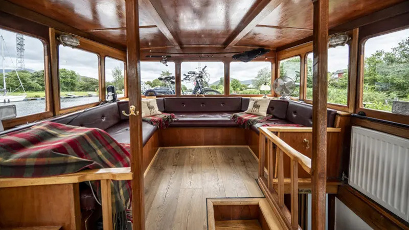 Scottish Hotel Barge Scottish Highlander - Observation area in wheelhouse where you can view the passing countryside and chat with the captain